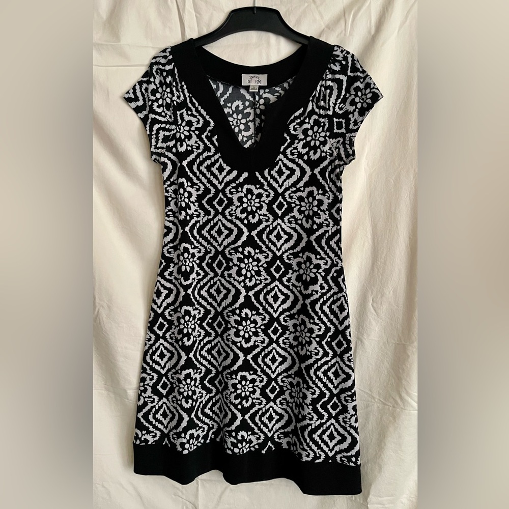 Cute & Comfy! Sweet Storm cap sleeve black & white mini dress